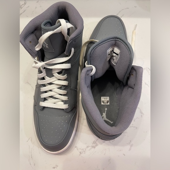 AIR JORDAN 1 MID 'GREY WHITE' - Picture 4 of 5